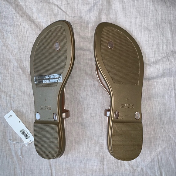 Old Navy Rose-Gold Flip flop Sandals - Picture 4 of 4